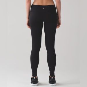 BNWOT Lululemon *Luxtreme Reversible Wunder Under Tight 
in Black/ Coal.
Size 10